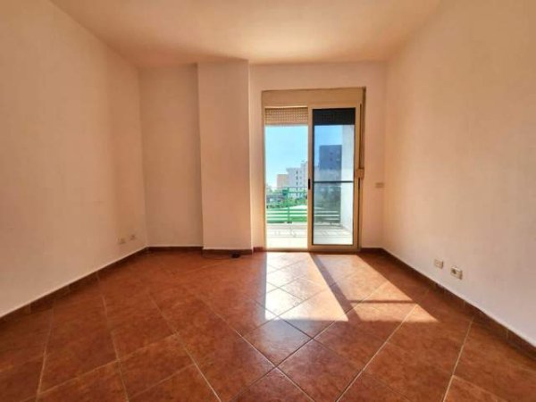 SHITET: 2+1 Me Ballkon Të Madhë 📍 Durrës 1 Min Larg Detit Dhe Në Rrugë Kryesore | Kati 5 ,Pllt V. 2003 Me Ashensor ||  CMIMI: 85,000 Euro****