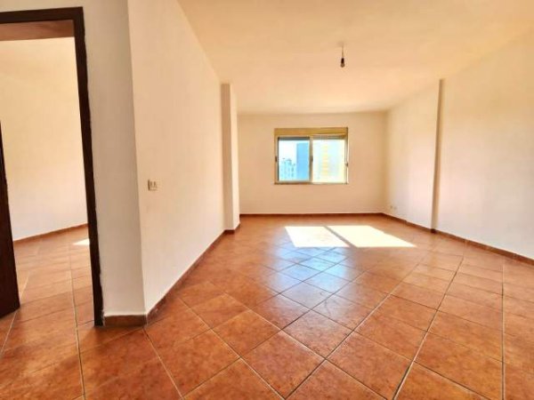 SHITET: 2+1 Me Ballkon Të Madhë 📍 Durrës 1 Min Larg Detit Dhe Në Rrugë Kryesore | Kati 5 ,Pllt V. 2003 Me Ashensor ||  CMIMI: 85,000 Euro****