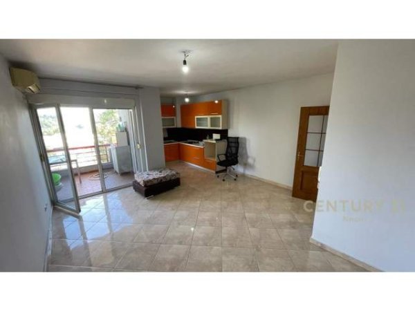 Tirane, jepet me qera apartament 2+1+BLK Kati 3, 105 m² 500 Euro (KOMPLEKSI COLOMBO)