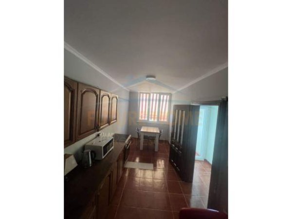 Tirane, jepet me qera apartament 3+1 Kati 9, 125 m² 700 Euro (Komuna e Parisit)