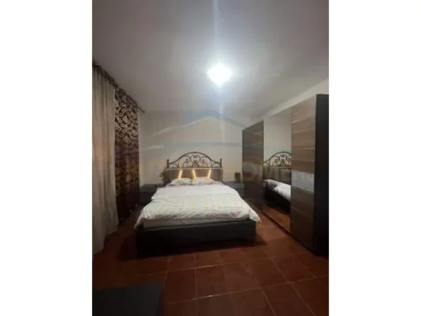 Tirane, jepet me qera apartament 3+1 Kati 9, 125 m² 700 Euro (Komuna e Parisit)