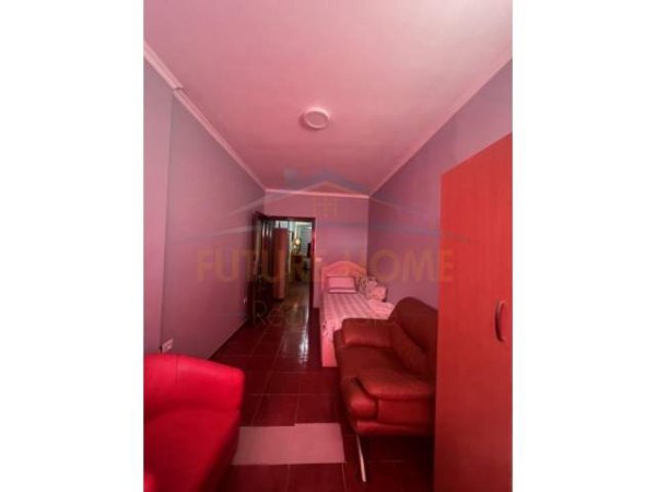 Tirane, jepet me qera apartament 3+1 Kati 9, 125 m² 700 Euro (Komuna e Parisit)
