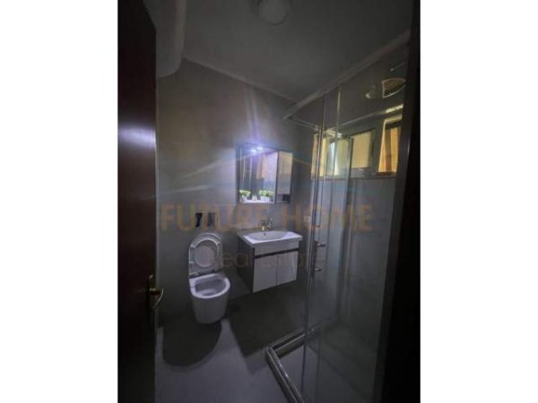 Tirane, jepet me qera apartament 3+1 Kati 9, 125 m² 700 Euro (Komuna e Parisit)