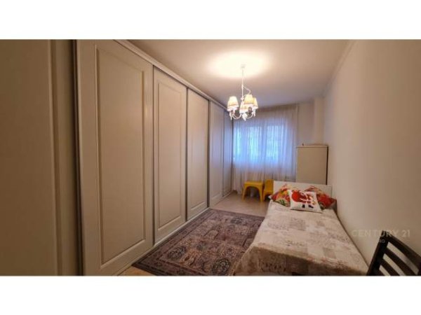 Tirane, jepet me qera apartament 122 m² 750 Euro (komuna parisit)