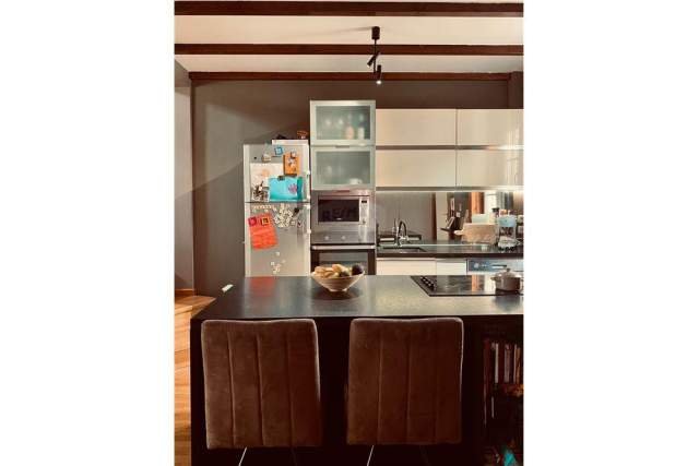 Tirane, jepet me qera Vile 4+1+A+BLK Kati 2, 180 m² 1.000 Euro (Rruga e Elbasanit)
