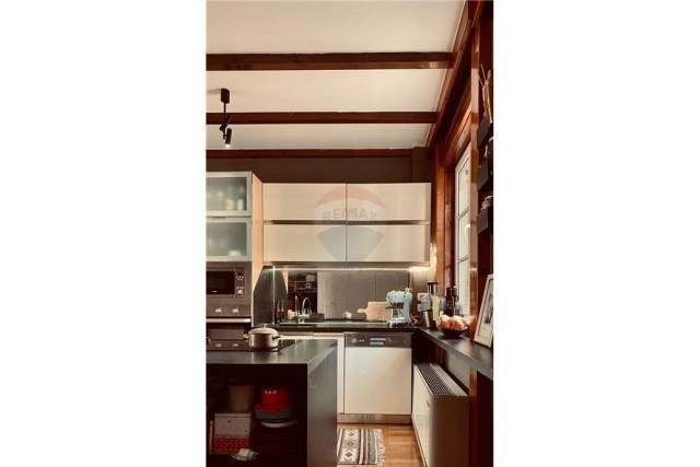 Tirane, jepet me qera Vile 4+1+A+BLK Kati 2, 180 m² 1.000 Euro (Rruga e Elbasanit)