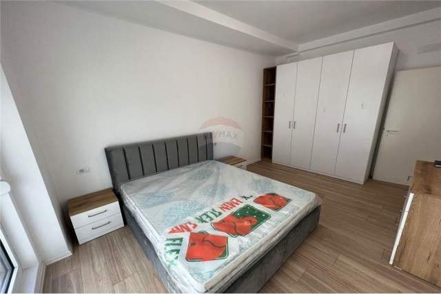 Tirane, jepet me qera apartament 2+1+BLK Kati 4, 98 m² 500 Euro (Rezidenca Marga 1)