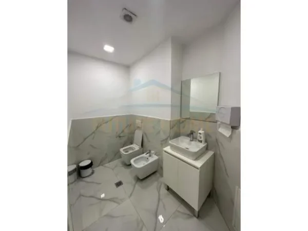 Tirane, shitet ambjent biznesi Kati 0, 183 m² 400.000 Euro (ALI DEMI)