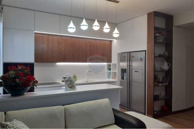 Tirane, jepet me qera apartament 2+1+BLK Kati 6, 90 m² 900 Euro (Komuna e Parisit)
