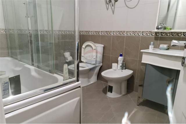 Tirane, jepet me qera apartament 2+1+BLK Kati 6, 90 m² 900 Euro (Komuna e Parisit)