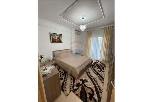 Tirane, jepet me qera apartament 1+1 Kati 3, 65 m² 500 Euro (Liqeni i Thate)