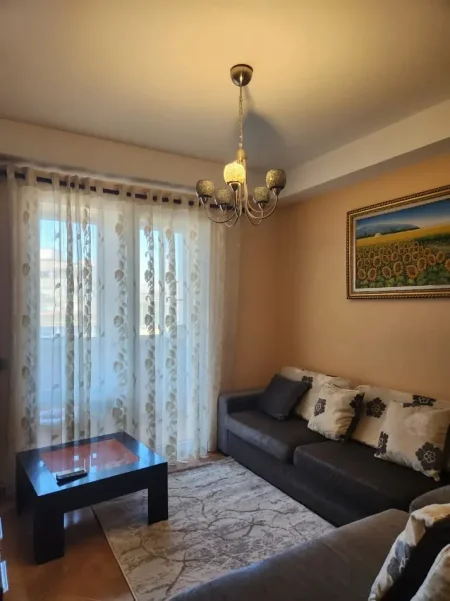 Tirane, jepet me qera apartament 1+1+Ballkon Kati 4, 62 m² 400 € (PRANE PASTICERI MELISA FRESK)