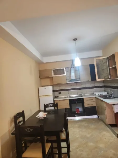 Tirane, jepet me qera apartament 1+1+Ballkon Kati 4, 62 m² 400 € (PRANE PASTICERI MELISA FRESK)