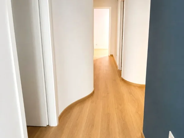 Tirane, jepet me qera dyqan , 100 m² 1.000 € 