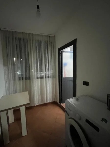 Tirane, jepet me qera apartament 1+1 Kati 3, 60 m² 460 € (FAKULTETI I SHKENCAVE)