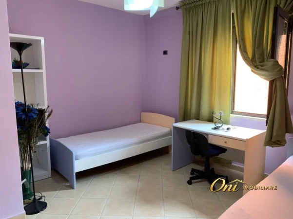 Tirane, jepet me qera apartament 2+1 Kati 10, 105 m² 1.000 € (SHESHI SKENDERBEJ)