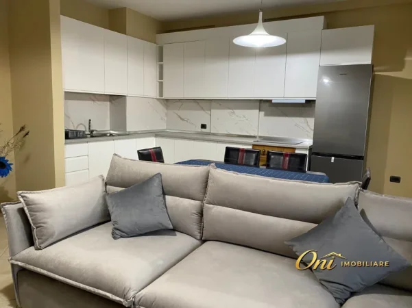Tirane, jepet me qera apartament 2+1 Kati 10, 105 m² 1.000 € (SHESHI SKENDERBEJ)