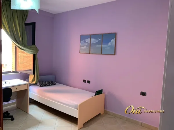 Tirane, jepet me qera apartament 2+1 Kati 10, 105 m² 1.000 € (SHESHI SKENDERBEJ)