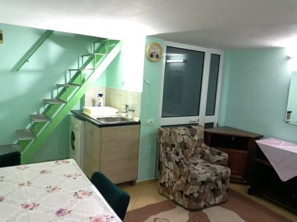 JEPET ME QERA APARTAMENT NE SHTEPI PRIVATE , 350 EURO , NE 21 DHJETOR