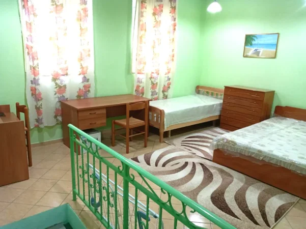 JEPET ME QERA APARTAMENT NE SHTEPI PRIVATE , 350 EURO , NE 21 DHJETOR
