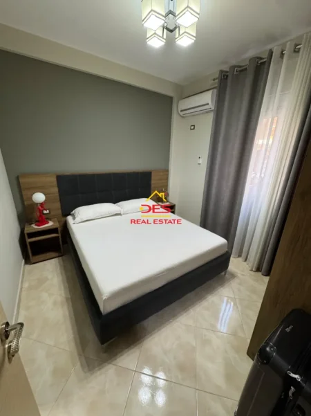 Vlore, jepet me qera apartament 2+1+Ballkon Kati 3, 90 m² 600 € (Rruga Dhimitër Konomi)