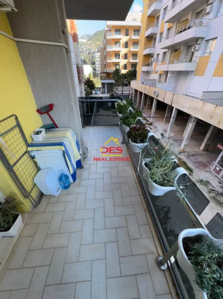 Vlore, jepet me qera apartament 2+1+Ballkon Kati 3, 90 m² 600 € (Rruga Dhimitër Konomi)