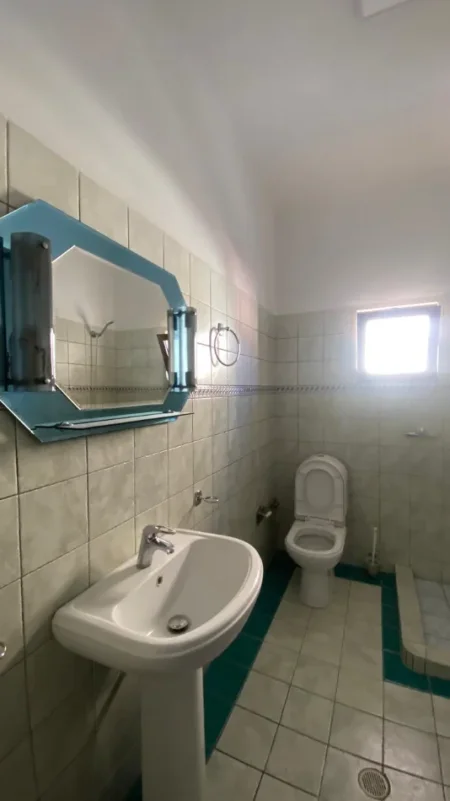 Tirane, jepet me qera apartament 1+1+Ballkon Kati 2, 60 m² 350 € (Jordan Misja (pranë shinave të trenit))