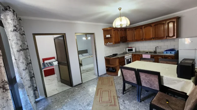 Tirane, jepet me qera apartament 2+1+Ballkon Kati 5, 107 m² 650 € (Rruga Fortuzi - 5 minuta larg qendrës së Tiranës)