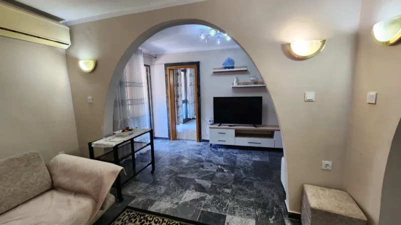 Tirane, jepet me qera apartament 2+1+Ballkon Kati 5, 107 m² 650 € (Rruga Fortuzi - 5 minuta larg qendrës së Tiranës)