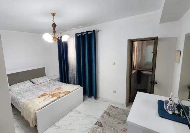 Tirane, jepet me qera apartament 2+1+Ballkon Kati 5, 107 m² 650 € (Rruga Fortuzi - 5 minuta larg qendrës së Tiranës)
