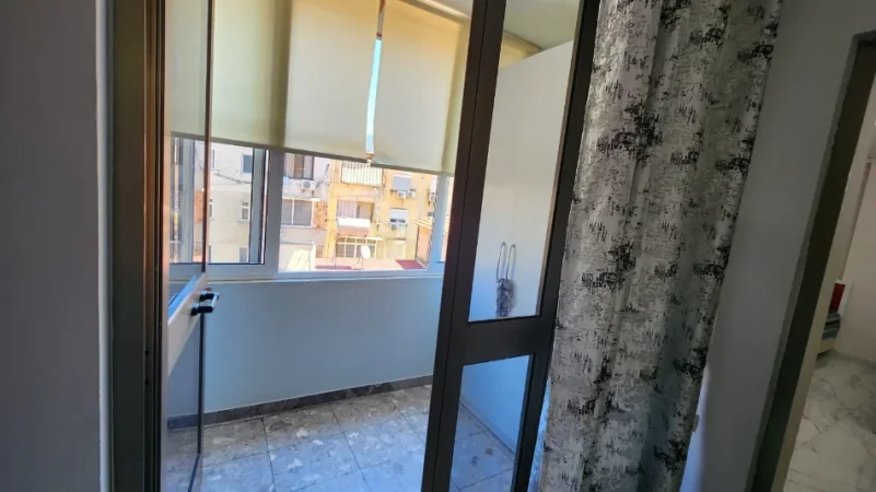 Tirane, jepet me qera apartament 2+1+Ballkon Kati 5, 107 m² 650 € (Rruga Fortuzi - 5 minuta larg qendrës së Tiranës)