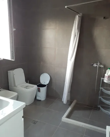 Tirane, jepet me qera Vile 3+1 , 580 € 