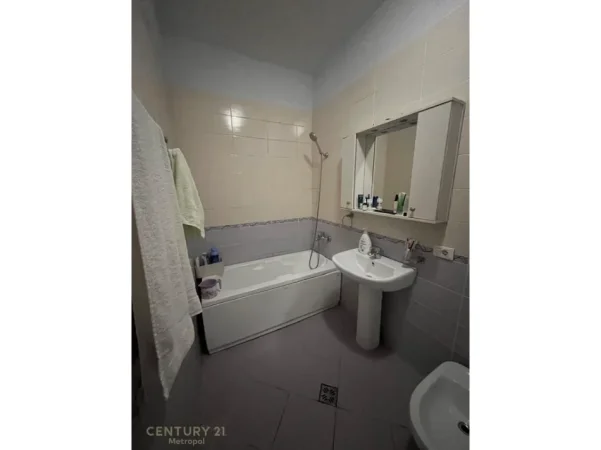 Tirane, shitet apartament 2+1 Kati 3, 106 m² 295.000 € (komuna e parisit kika 2)
