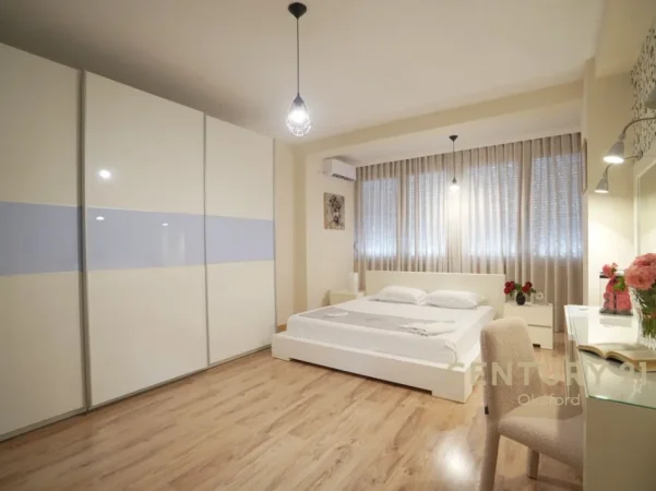 Tirane, jepet me qera apartament 2+1 Kati 6, 128 m² 1.000 € (komuna e parisit medar shtylla)