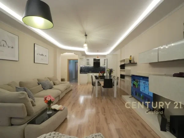Tirane, jepet me qera apartament 2+1 Kati 6, 128 m² 1.000 € (komuna e parisit medar shtylla)