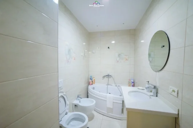 Tirane, jepet me qera apartament Kati 5, 105 m² 900 € (BRRYLI)