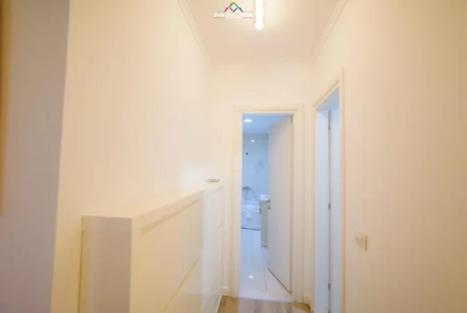 Tirane, jepet me qera apartament Kati 5, 105 m² 900 € (BRRYLI)