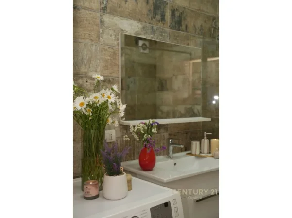 Tirane, jepet me qera apartament 2+1+Ballkon Kati 6, 128 m² 1.000 € 