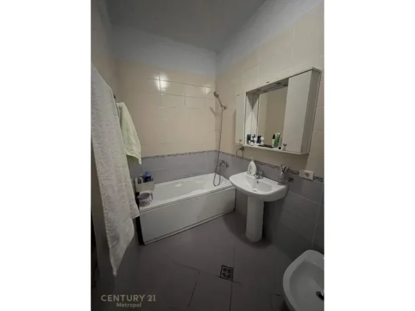 Tirane, shitet apartament 2+1+Ballkon Kati 3, 106 m² 295.000 € 