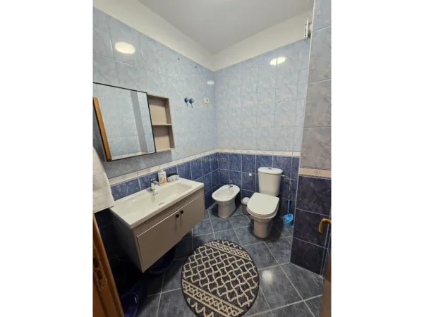 Tirane, jepet me qera apartament 2+1+Ballkon Kati 8, 115 m² 700 € (5 maji)