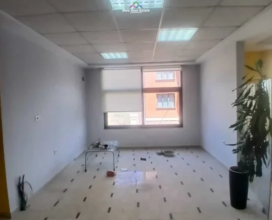Tirane, jepet me qera zyre Kati 3, 160 m² 1.580 € (21 dhjetori)