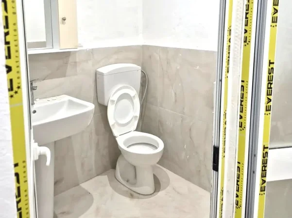Tirane, jepet me qera ambjent biznesi , 260 m² 2.200 € 