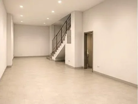 Tirane, jepet me qera dyqan , 125 m² 1.500 € 