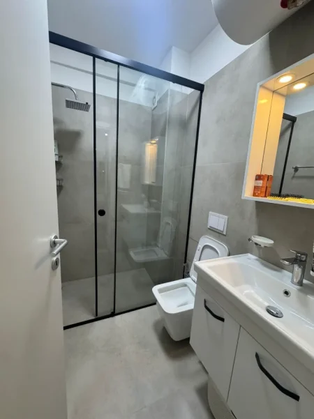 Tirane, shitet apartament 1+1 Kati 3, 50 m² 120.000 € (Xhamia Selit)