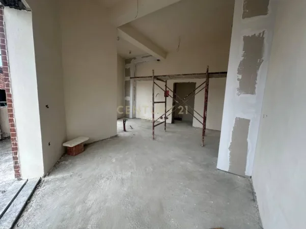 Tirane, shitet apartament 2+1+Ballkon Kati 1, 82 m² 195.000 € (kodra e diellit 2)