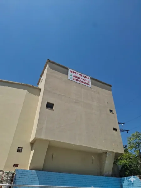 Tirane, jap me qera aktivitet biznesi Kati 2, 275 m² 2.700 € (Sheshi Shqiponja)