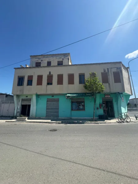 Tirane, jap me qera aktivitet biznesi Kati 2, 275 m² 2.700 € (Sheshi Shqiponja)