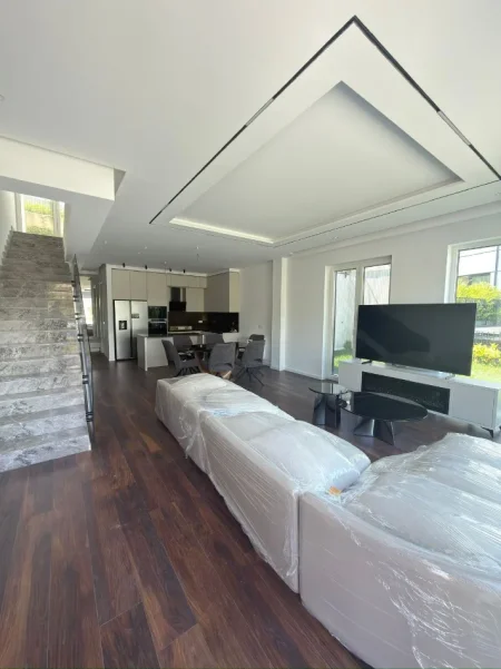 Tirane, jepet me qera apartament Vile 2 Katshe , 4.500 € 