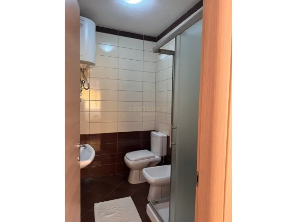 Tirane, jepet me qera apartament 2+1+Ballkon Kati 3, 104 m² 750 € (ATSH)