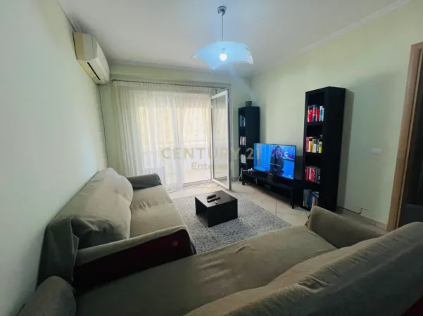 Tirane, jepet me qera apartament 2+1+Ballkon Kati 3, 104 m² 750 € (ATSH)
